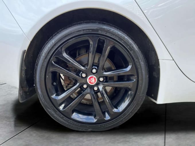 2025 Jaguar Xe