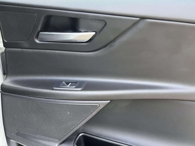 2025 Jaguar Xe
