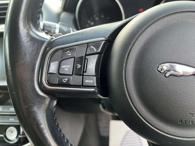 2025 Jaguar Xe