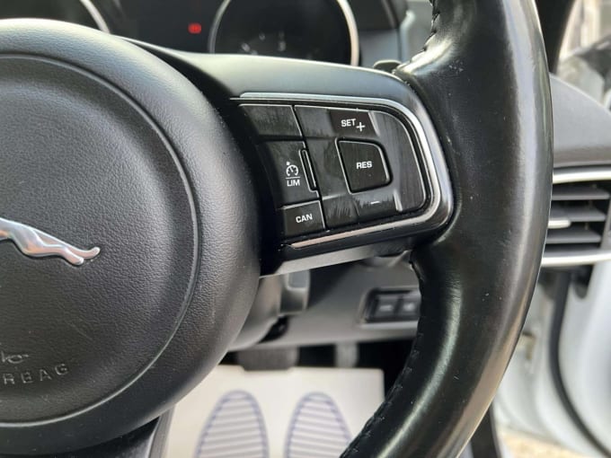 2025 Jaguar Xe