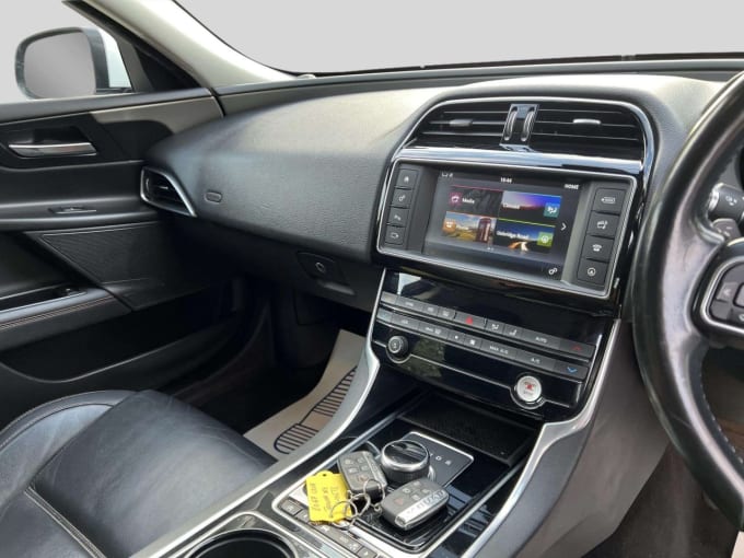 2025 Jaguar Xe