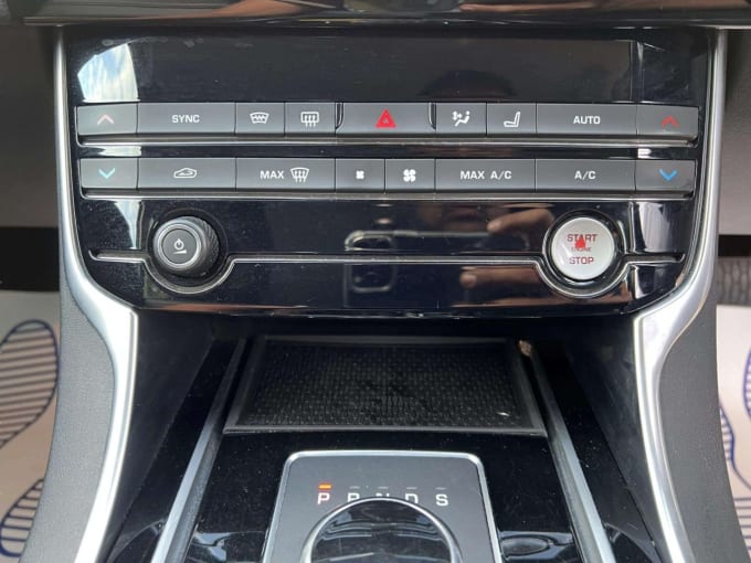 2025 Jaguar Xe