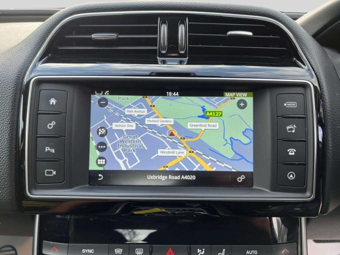 2025 Jaguar Xe