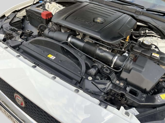 2025 Jaguar Xe