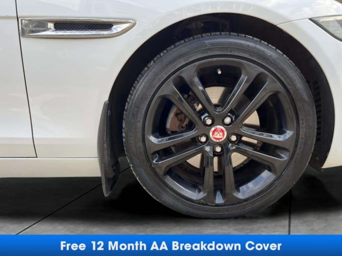 2025 Jaguar Xe
