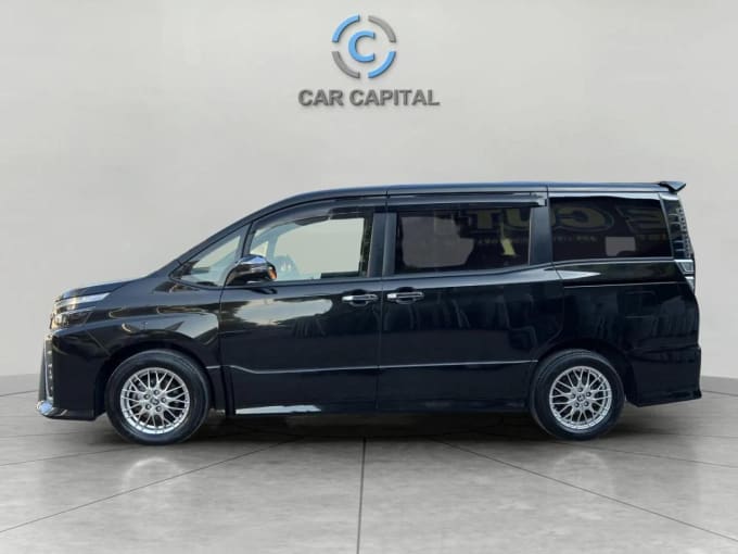 2025 Toyota Voxy/noah