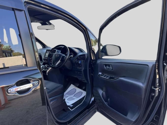 2025 Toyota Voxy/noah