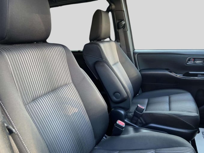 2025 Toyota Voxy/noah