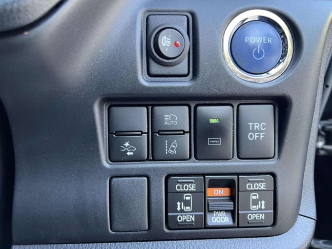 2025 Toyota Voxy/noah