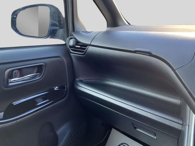 2025 Toyota Voxy/noah