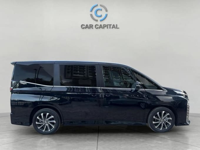 2025 Toyota Voxy/noah