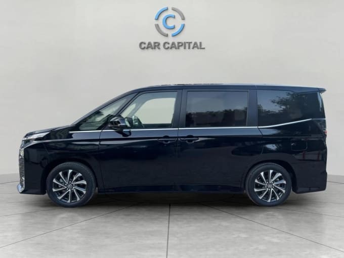 2025 Toyota Voxy/noah
