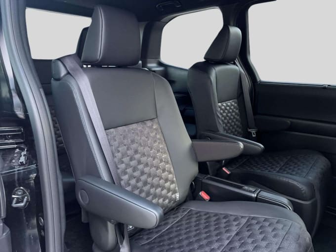 2025 Toyota Voxy/noah