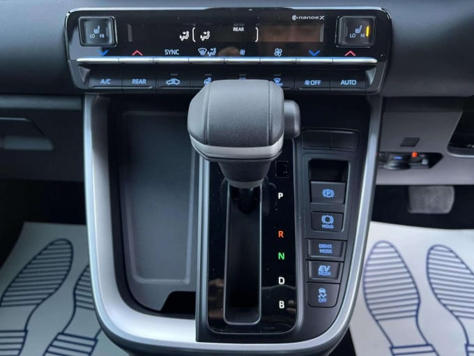 2025 Toyota Voxy/noah