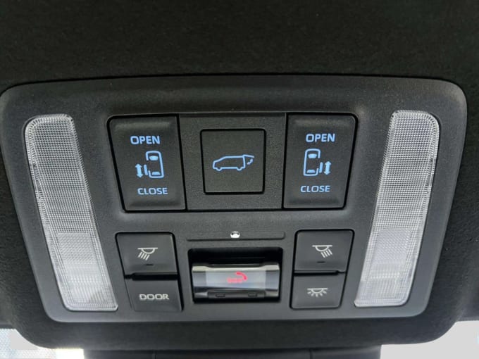 2025 Toyota Voxy/noah