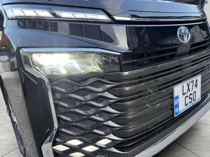 2025 Toyota Voxy/noah