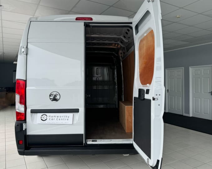 2025 Vauxhall Movano