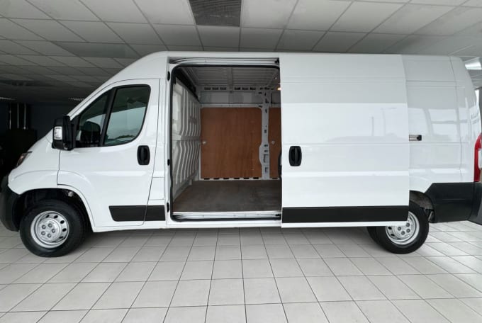 2025 Vauxhall Movano