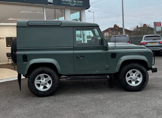 2025 Land Rover Defender 90