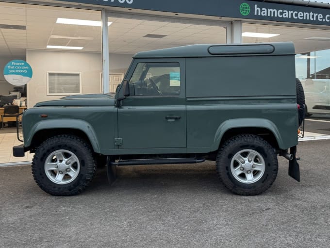 2025 Land Rover Defender 90