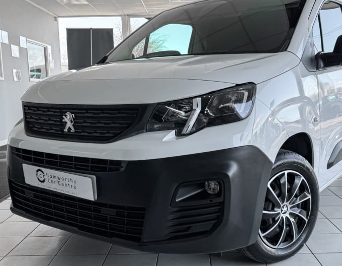 2025 Peugeot Partner