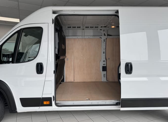 2025 Peugeot Boxer