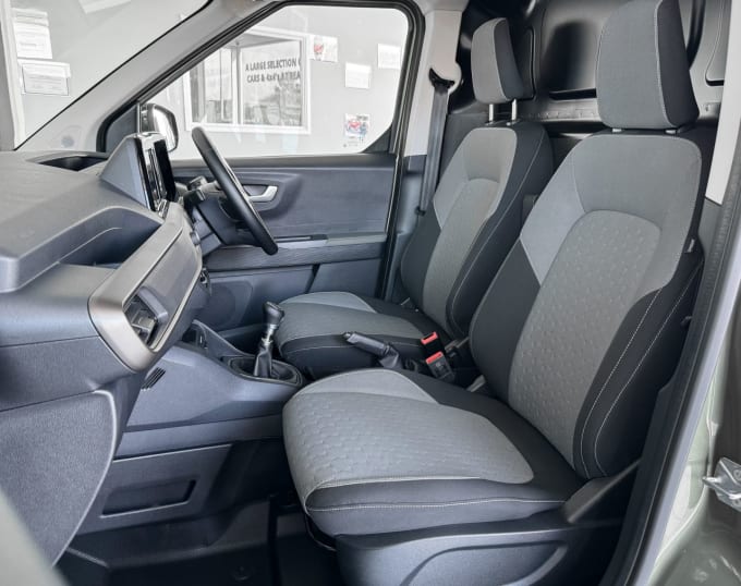2025 Ford Transit Courier