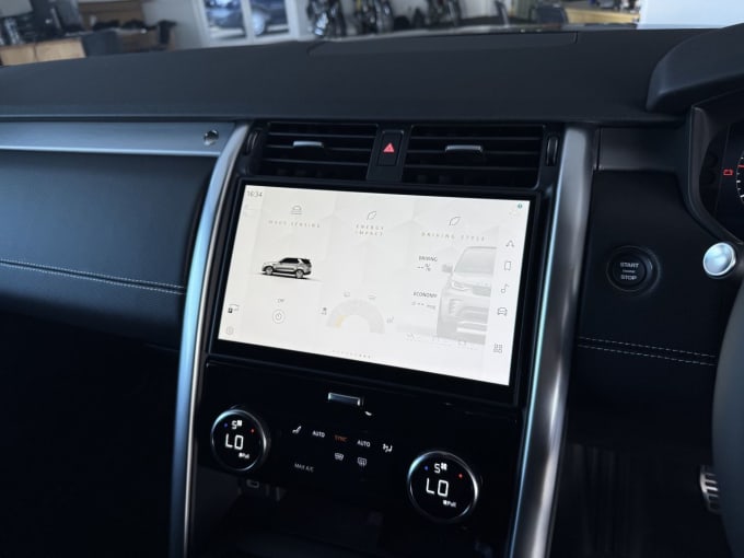 2025 Land Rover Discovery