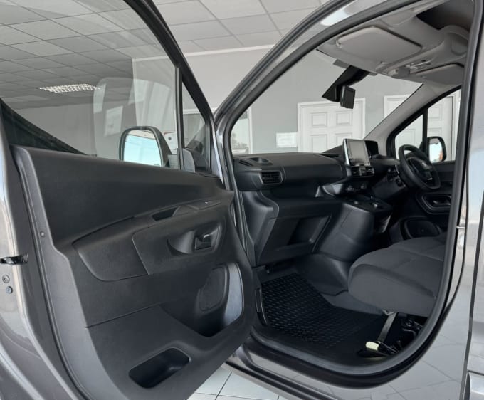 2025 Peugeot Partner