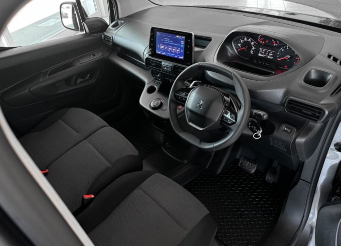 2025 Peugeot Partner