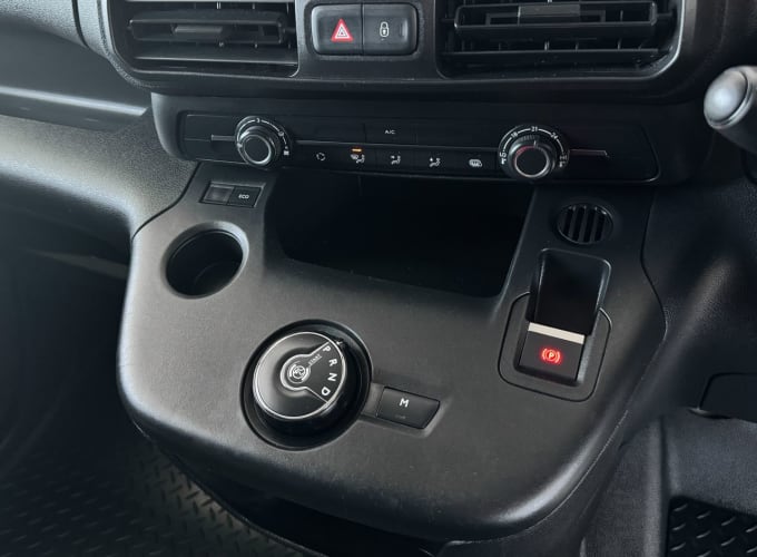2025 Peugeot Partner
