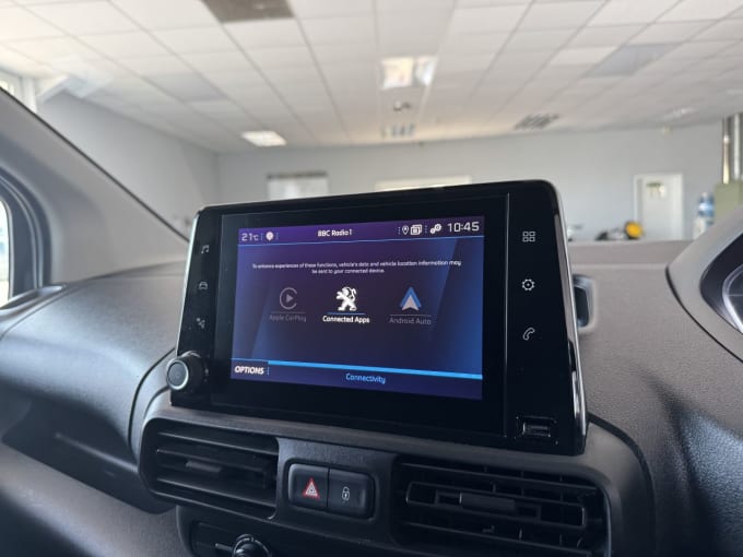2025 Peugeot Partner