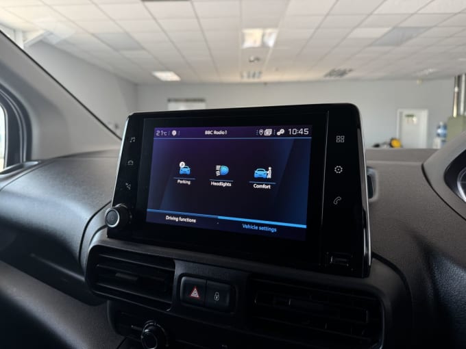 2025 Peugeot Partner