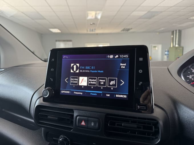 2025 Peugeot Partner