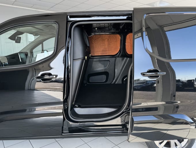 2025 Peugeot Partner