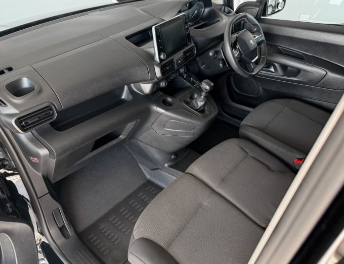 2025 Peugeot Partner