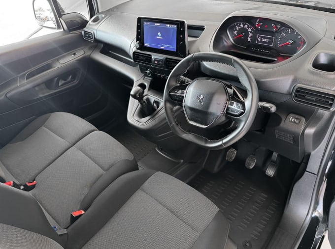 2025 Peugeot Partner