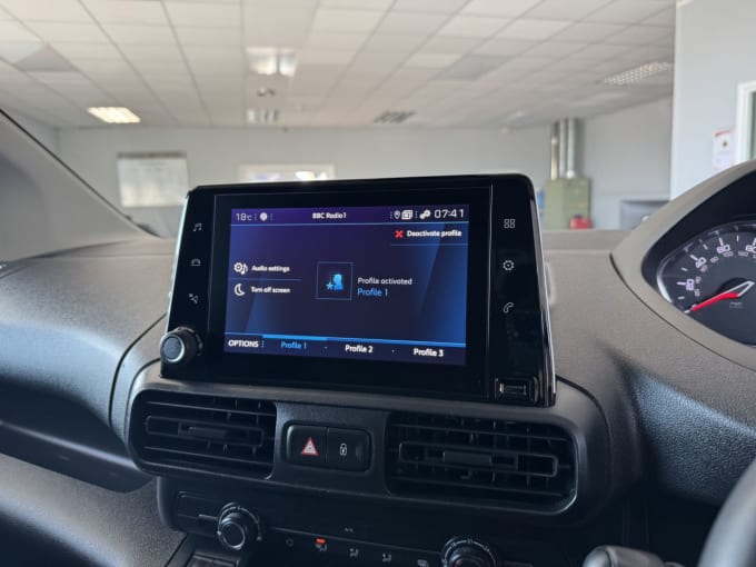 2025 Peugeot Partner