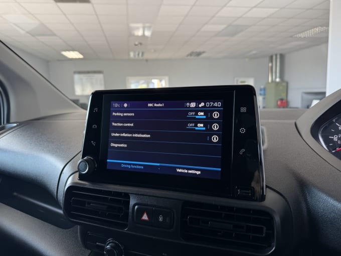 2025 Peugeot Partner