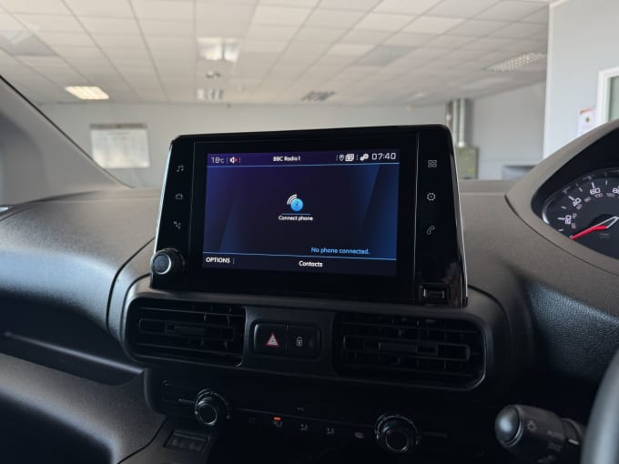 2025 Peugeot Partner