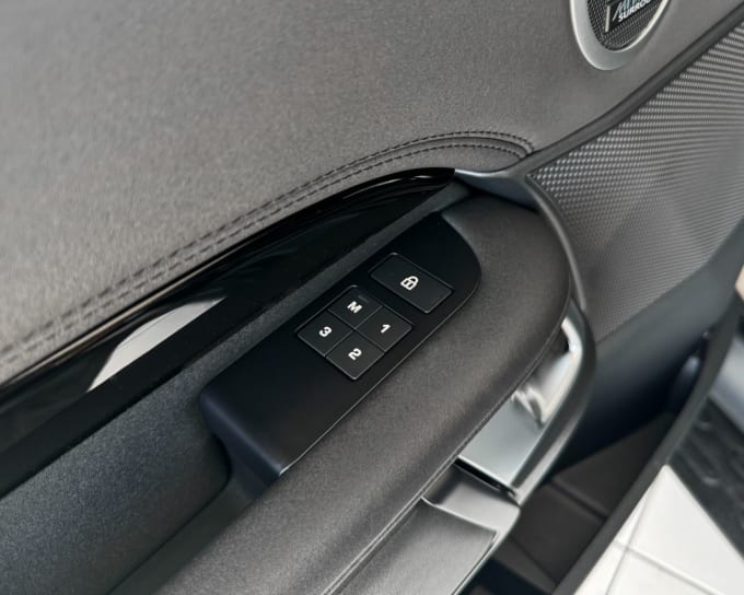 2025 Land Rover Discovery