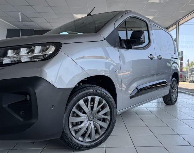 2025 Peugeot Partner