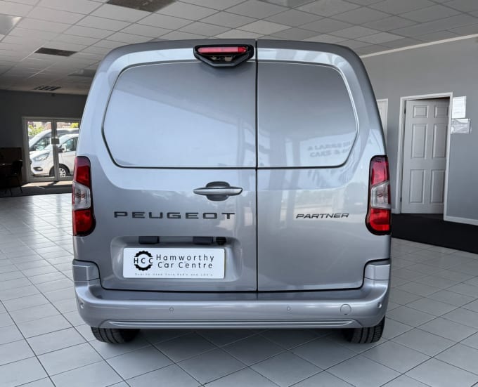 2025 Peugeot Partner