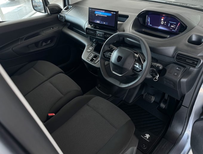 2025 Peugeot Partner