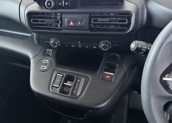 2025 Peugeot Partner
