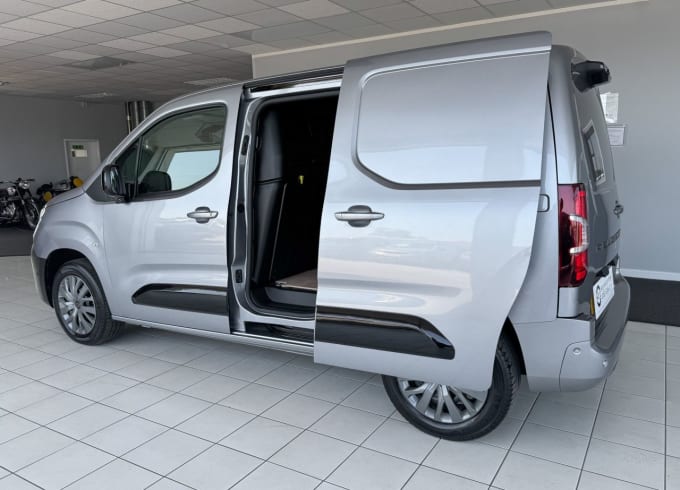 2025 Peugeot Partner