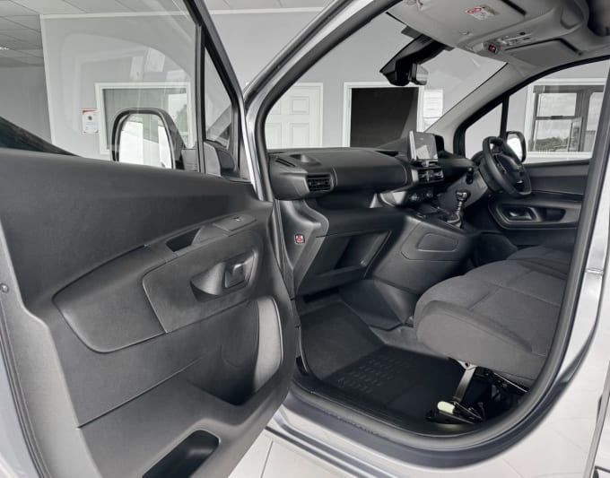 2025 Peugeot Partner