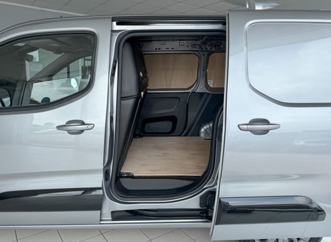 2025 Peugeot Partner