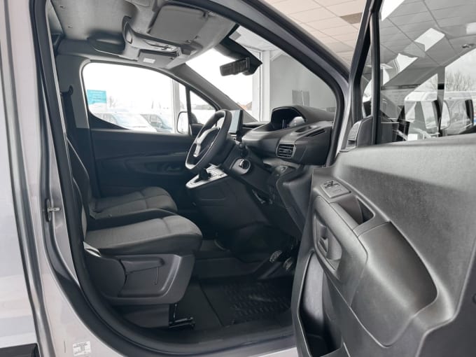 2025 Peugeot Partner