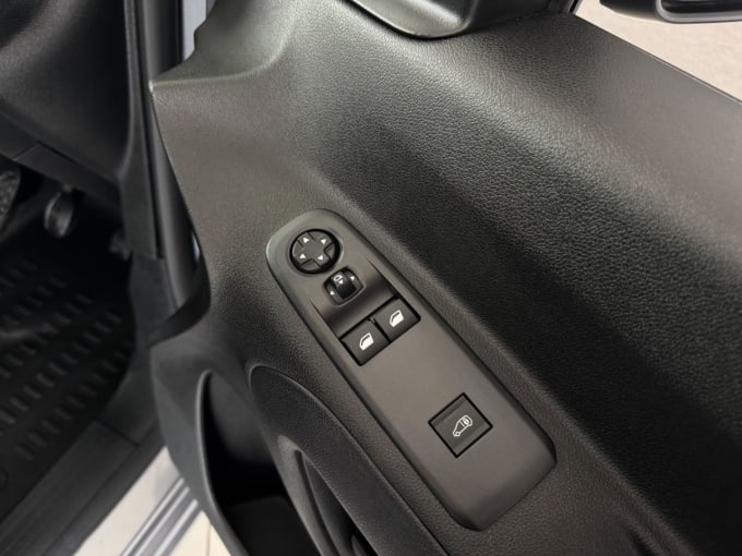 2025 Peugeot Partner